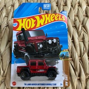 15 Land Rover Defender Double Cab 2015 SUV Diecast Toy Truck Hot Wheels New 2025